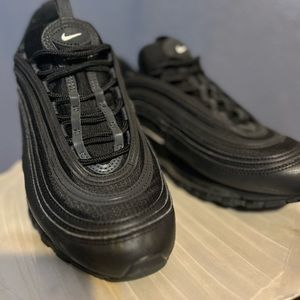 Size 7y black Nike Air max 97